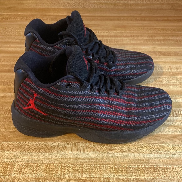 Jordan B Fly Black/ Gym Red /Dark Grey (GS) size 5.5Y- 881446-100 - Picture 2 of 7